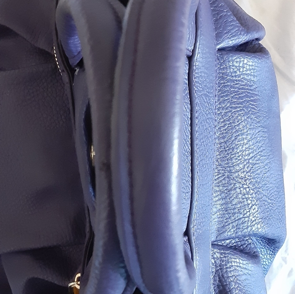 Olive and Joy Purple Handbag Like New Hobo - Picture 4 of 10